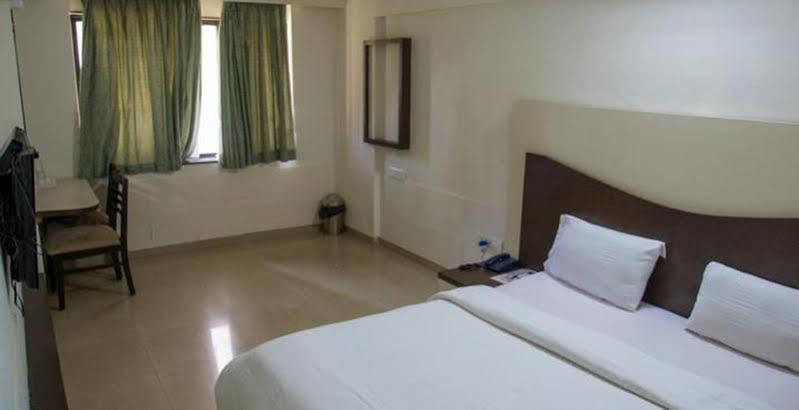 Hotel Ace Residency Mumbai Bagian luar foto